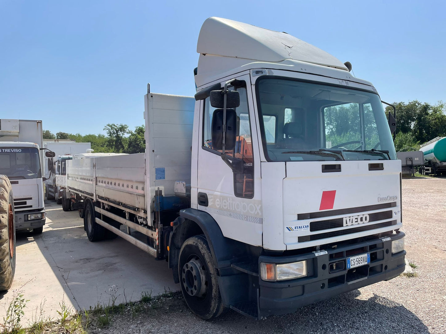 1995 IVECO EUROCARGO 150E23 con GRU EFFER