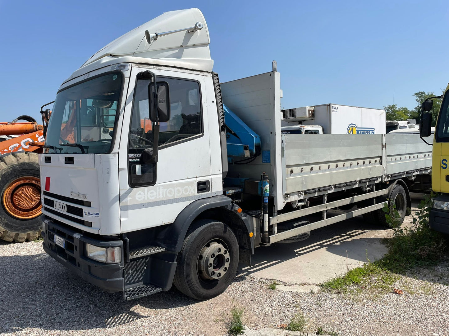 1995 IVECO EUROCARGO 150E23 con GRU EFFER